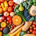Produse alimentare sustenabile la un market local.