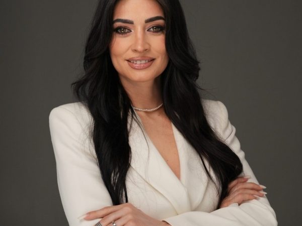 Cauți intimitate și spațiu? Descoperă case și vile cu ajutorul Manuelei Halasag, agent imobiliar REMAX Klass